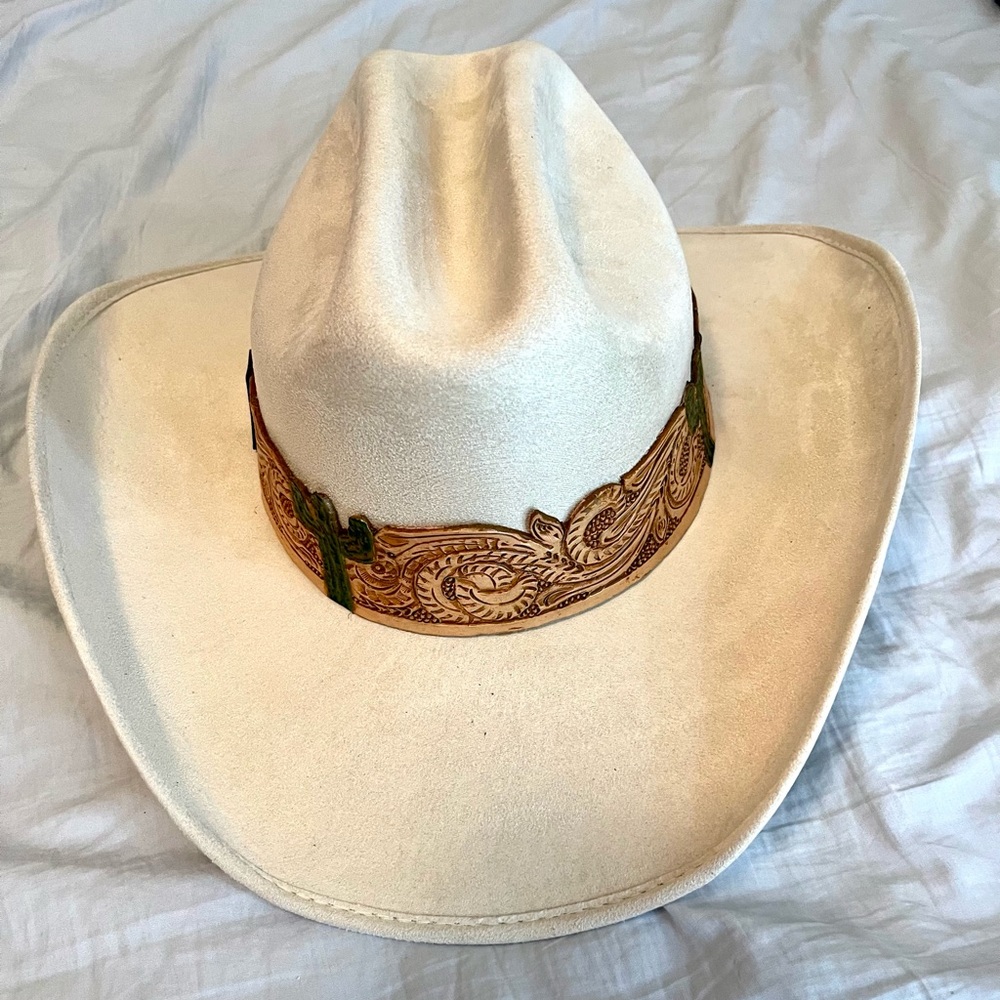 Light beige cowboy hat